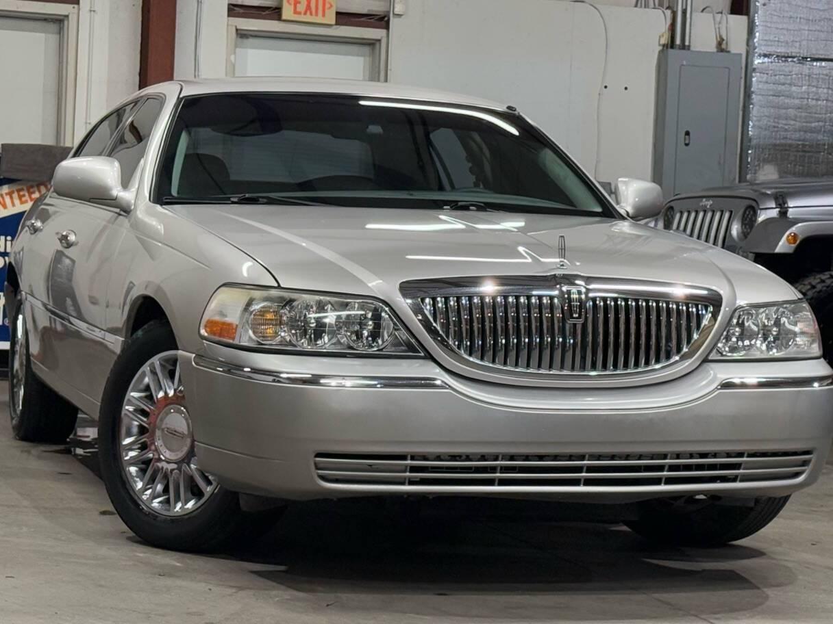 LINCOLN TOWN CAR 2008 2LNHM82V98X648783 image